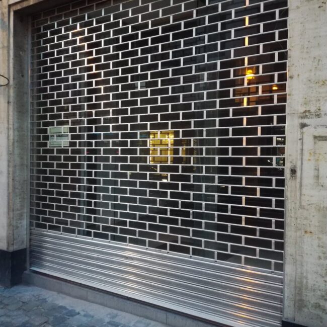 Grille enroulable manuelle